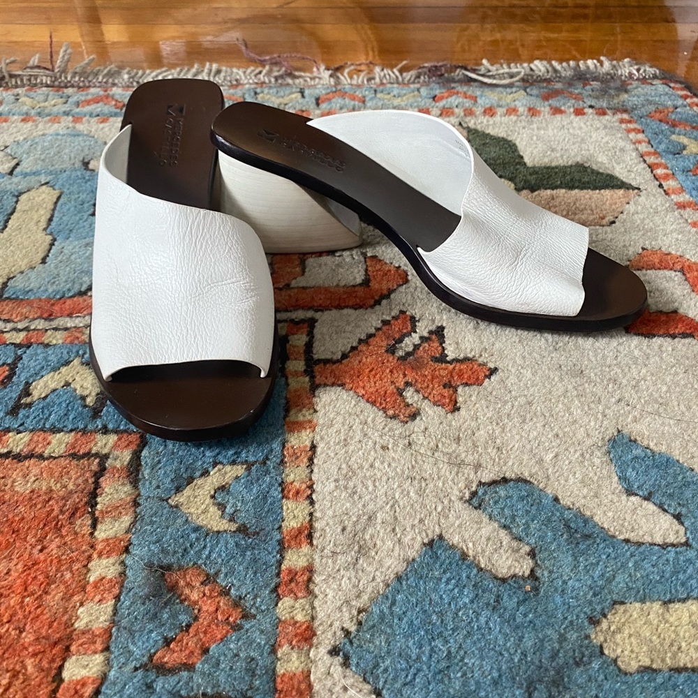 Mercedes Castillo Izar sandals